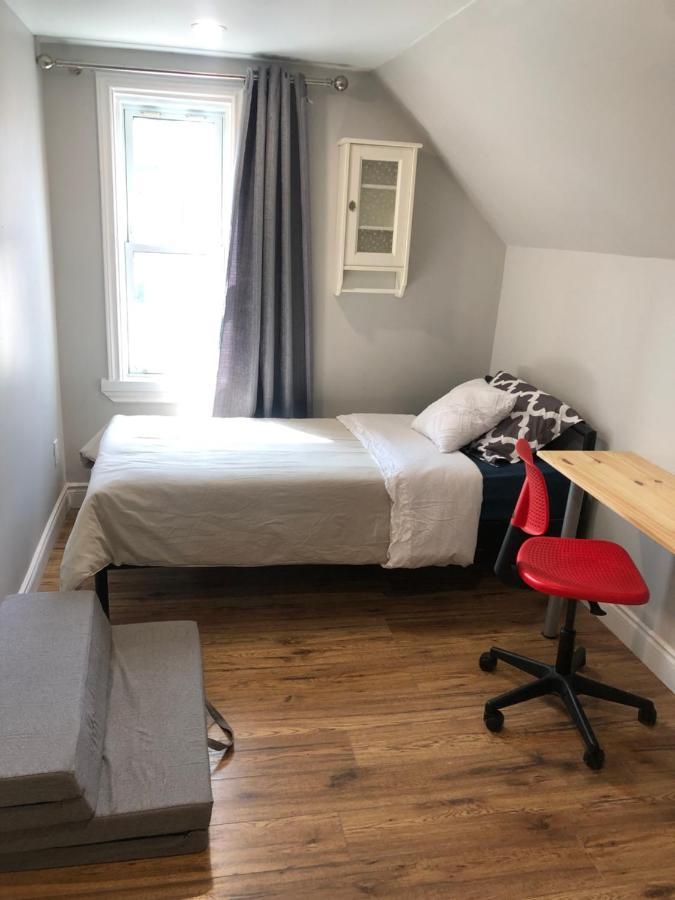 Entire Detached 3-Bedrooms Cute Home In Cornwall Area ภายนอก รูปภาพ